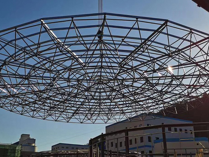 东丽螺栓球网架工程施工现场